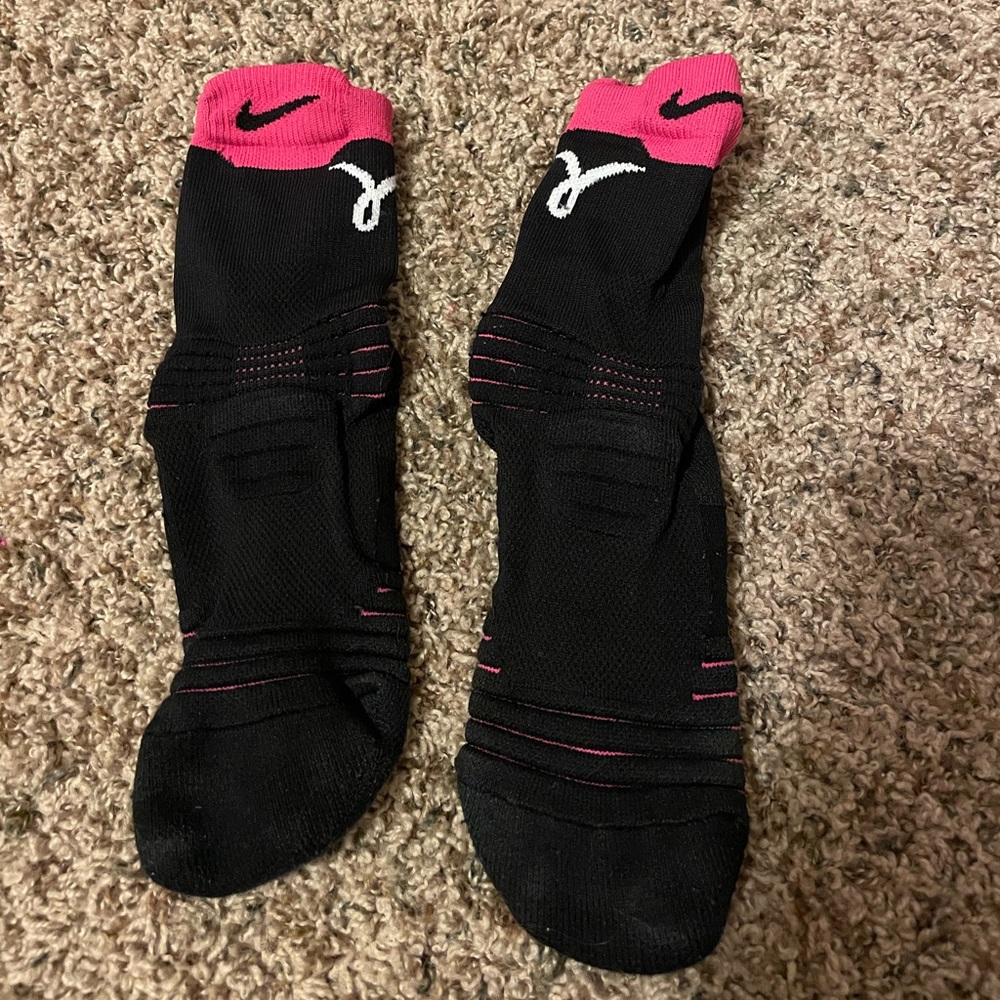 nike elite pink fight for cancer socks medium